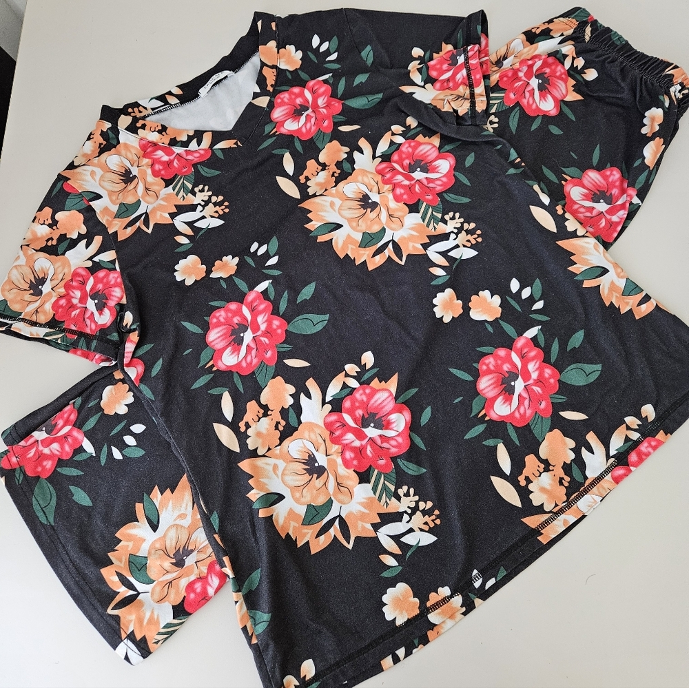 ⭐️Floral Black and Red Two-Piece Set Pajamas